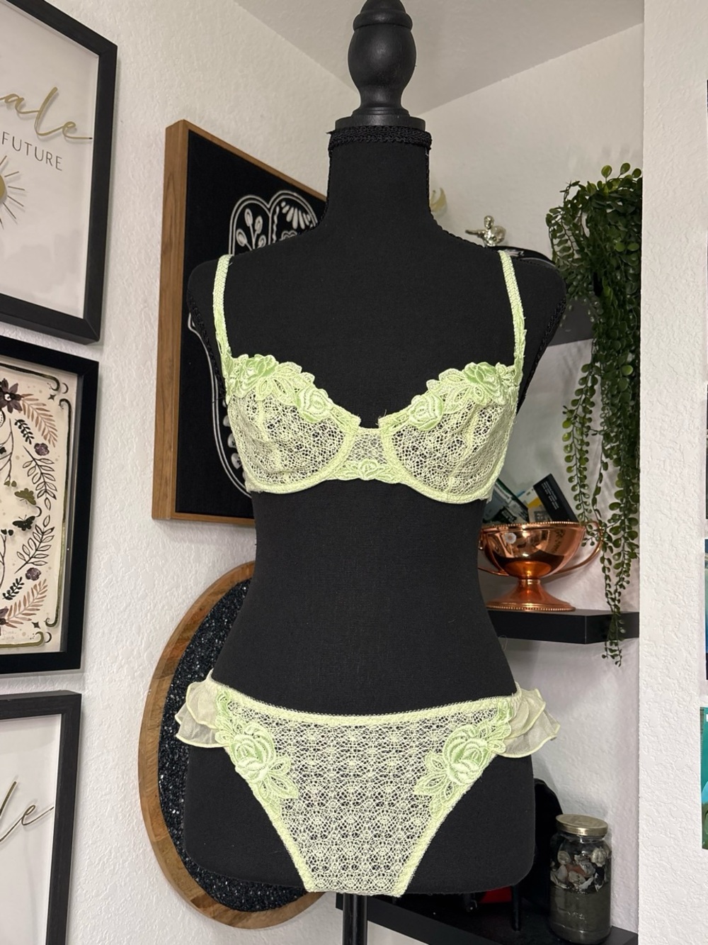 Vintage Lejaby Lime Green Lace Ruffle Lingerie Set 34B Size Small Panties